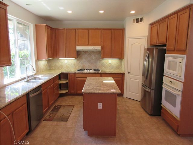 65 Figtree, Irvine, CA 92603
