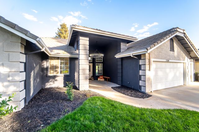 2330 S Stover Street, Visalia, CA 93292