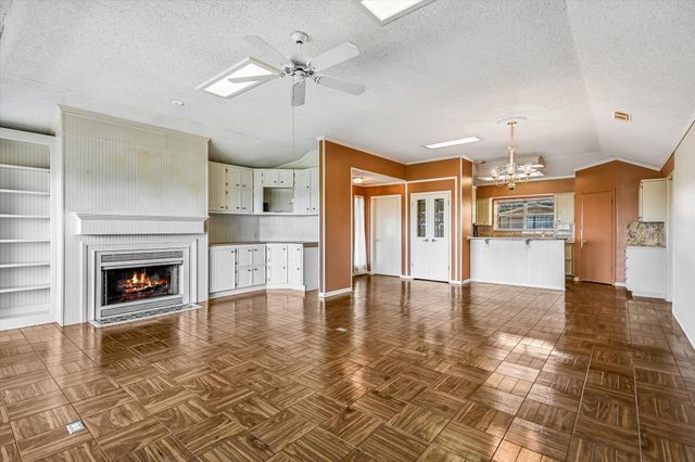 419 Cindy DR, Canyon Lake, TX 78133