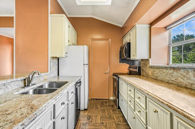 419 Cindy DR, Canyon Lake, TX 78133