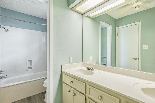 419 Cindy DR, Canyon Lake, TX 78133