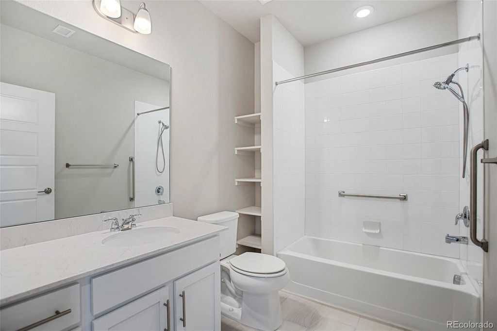 Image 17 of property listing at 480 E Fremont Place 310, Littleton, CO 80122