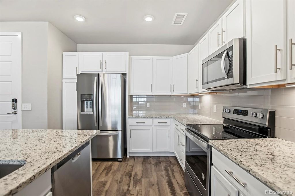 Image 3 of property listing at 480 E Fremont Place 310, Littleton, CO 80122