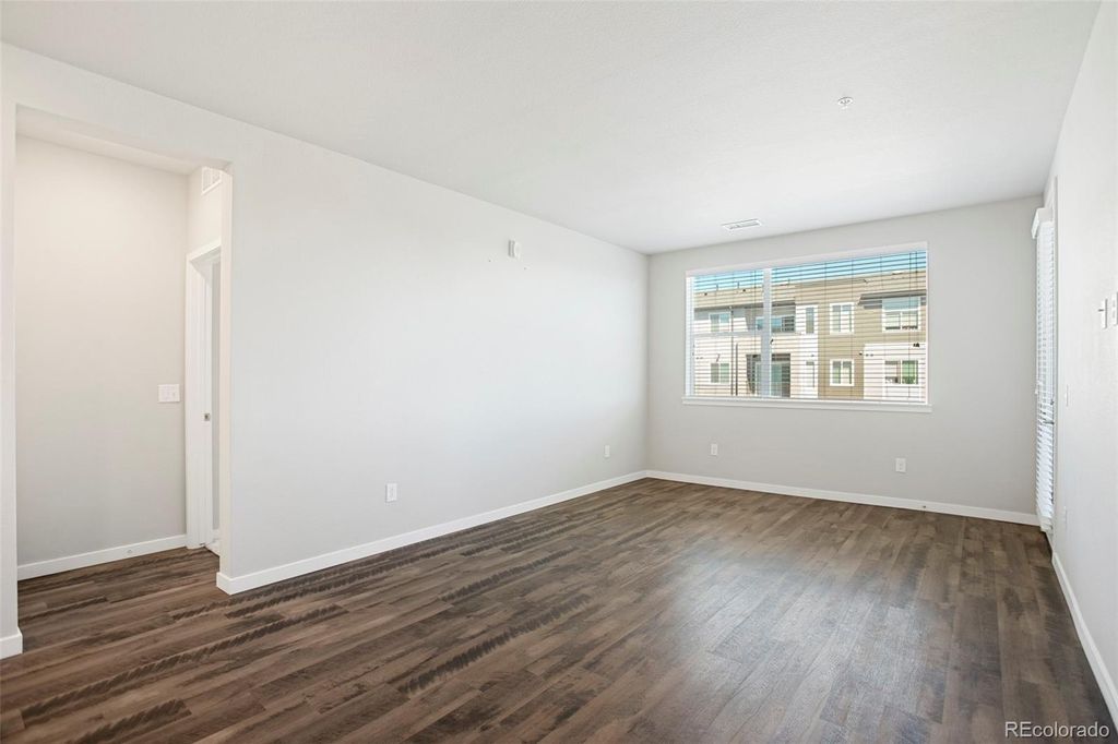 Image 8 of property listing at 480 E Fremont Place 310, Littleton, CO 80122