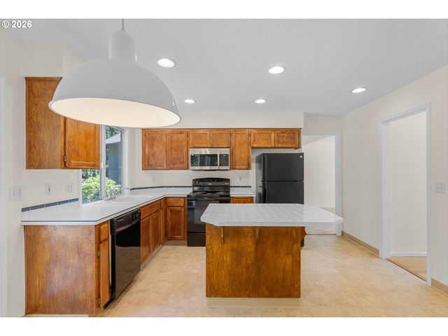 11865 Nw VAUGHAN Ct, Portland, OR 97229