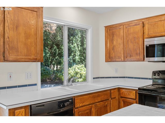 11865 Nw VAUGHAN Ct, Portland, OR 97229