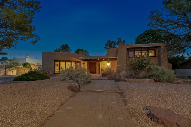 1313 Kentucky Street SE, Albuquerque, NM 87108