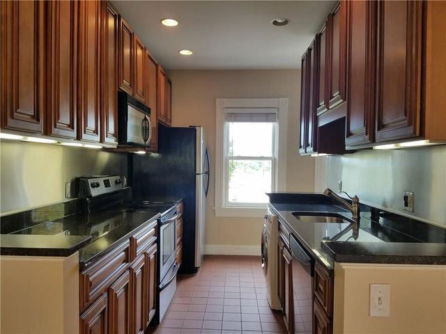 3 Bay View Avenue 6, Bristol, RI 02809