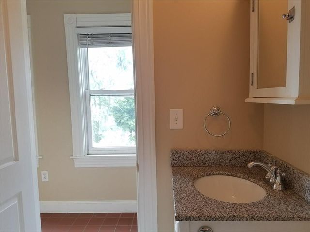 3 Bay View Avenue 6, Bristol, RI 02809
