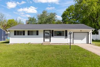 303 E Edgelawn Drive, Plano, IL 60545