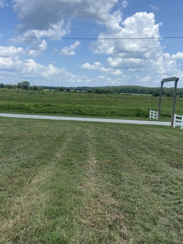 1627 Hardin Bottom River Road, Clifton, TN 38425