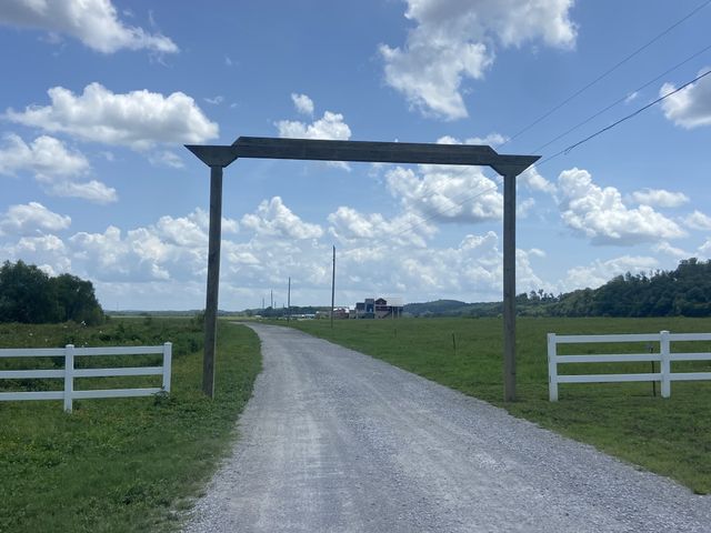 1627 Hardin Bottom River Road, Clifton, TN 38425