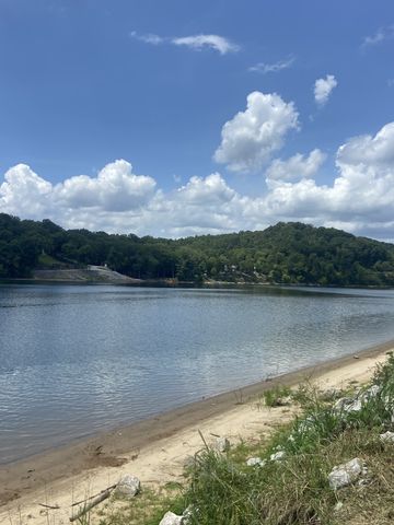 1627 Hardin Bottom River Road, Clifton, TN 38425