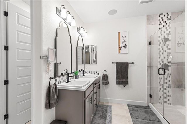 2897 Margot Ln, Turlock, CA 95382