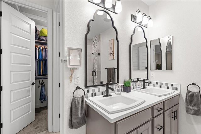 2897 Margot Ln, Turlock, CA 95382