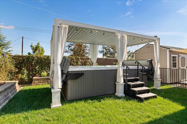 2897 Margot Ln, Turlock, CA 95382