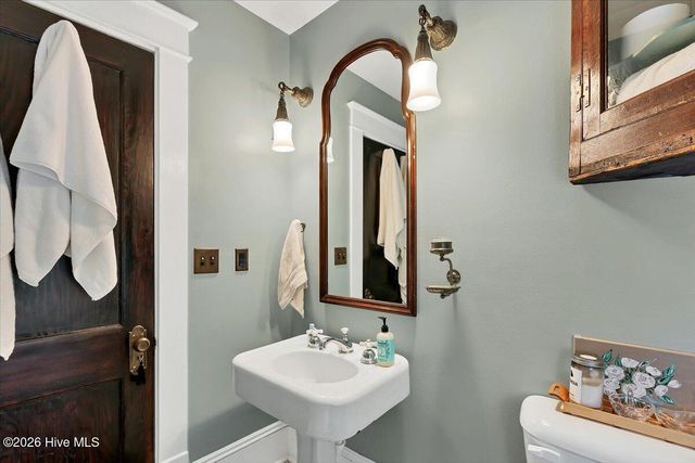 335 E Connecticut Avenue, Southern Pines, NC 28387