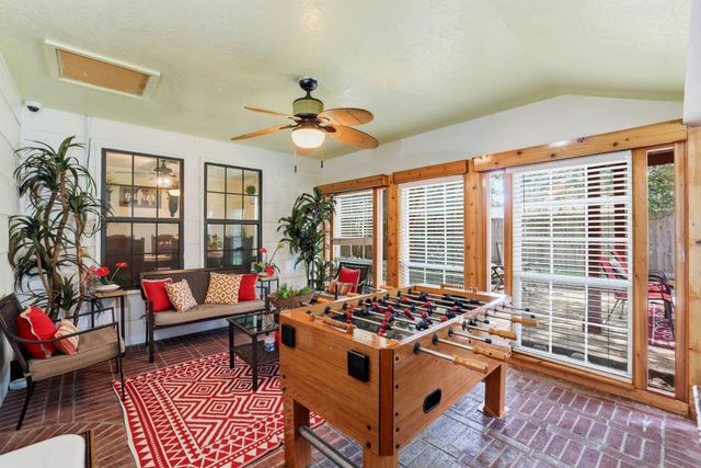 511 Chateau Woods Parkway Drive, Conroe, TX 77385