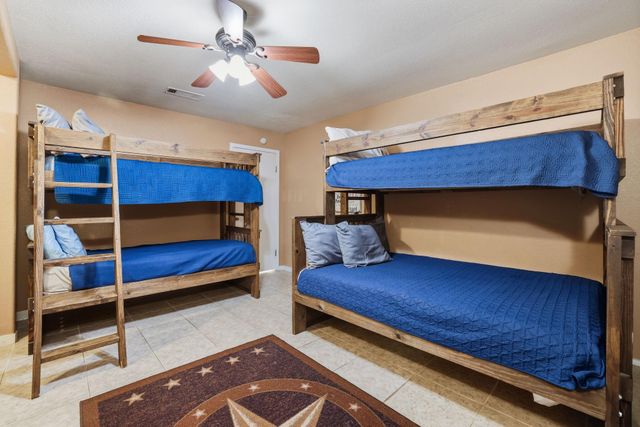 511 Chateau Woods Parkway Drive, Conroe, TX 77385