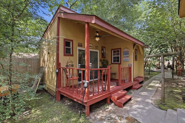 511 Chateau Woods Parkway Drive, Conroe, TX 77385