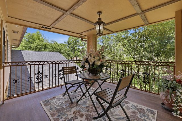 511 Chateau Woods Parkway Drive, Conroe, TX 77385