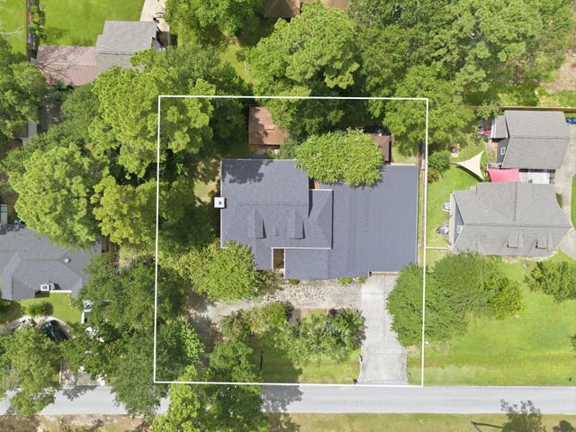 511 Chateau Woods Parkway Drive, Conroe, TX 77385