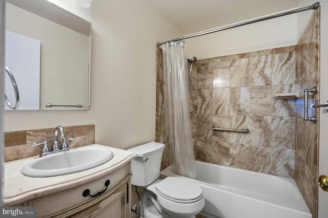 2045 HARBOUR DR, Palmyra, NJ 08065