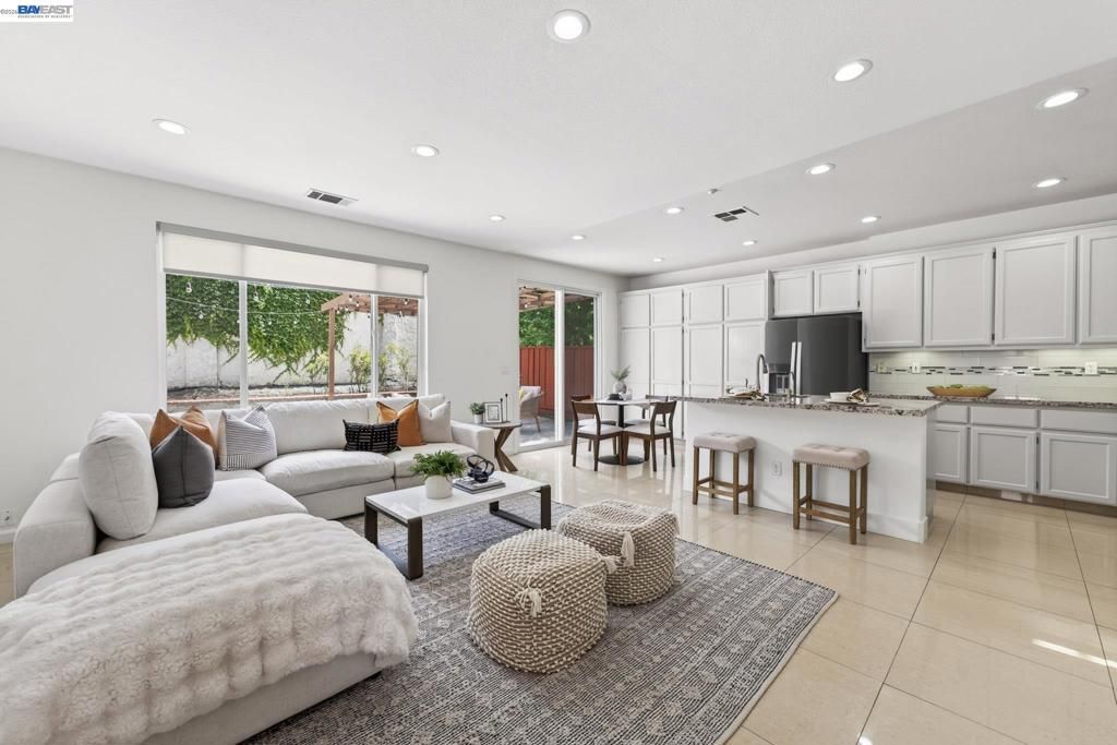 Image 11 of property listing at 34517 Windflower Ln, Union City, CA 94587