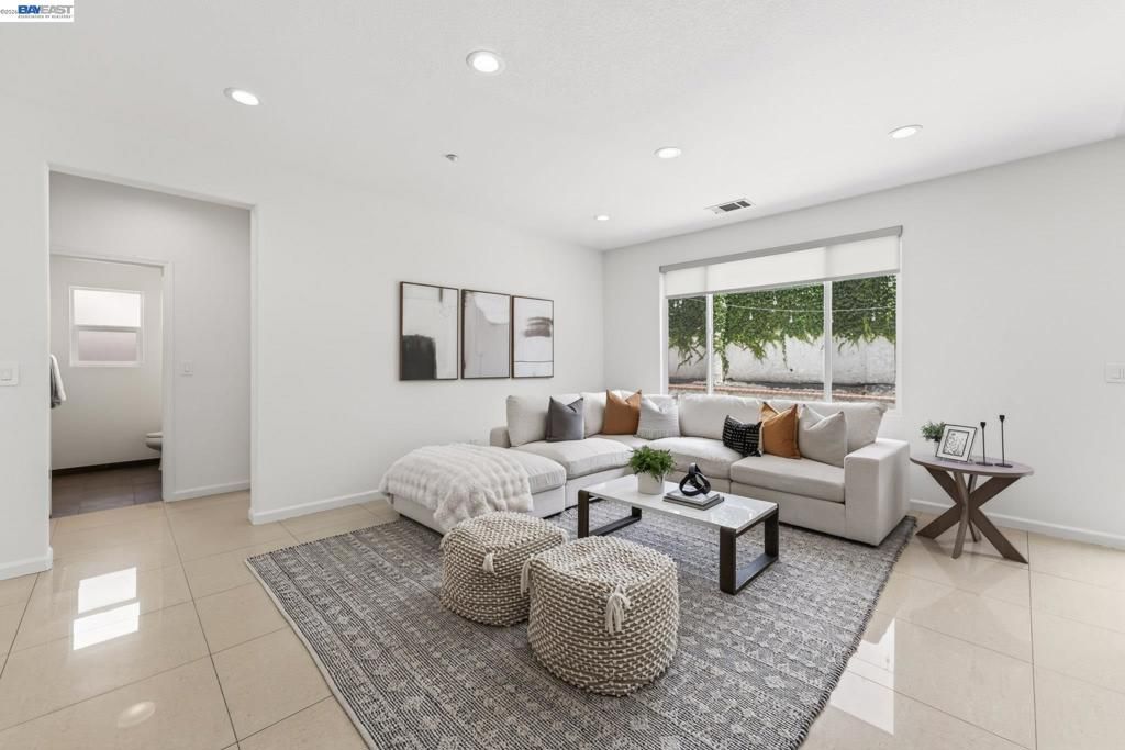 Image 12 of property listing at 34517 Windflower Ln, Union City, CA 94587