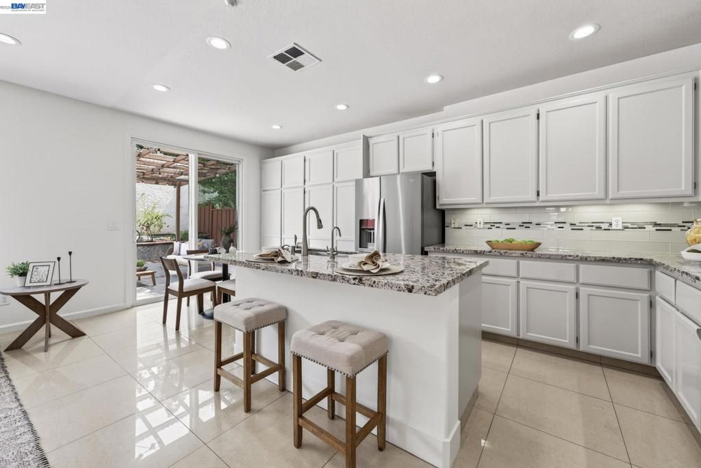 Image 14 of property listing at 34517 Windflower Ln, Union City, CA 94587