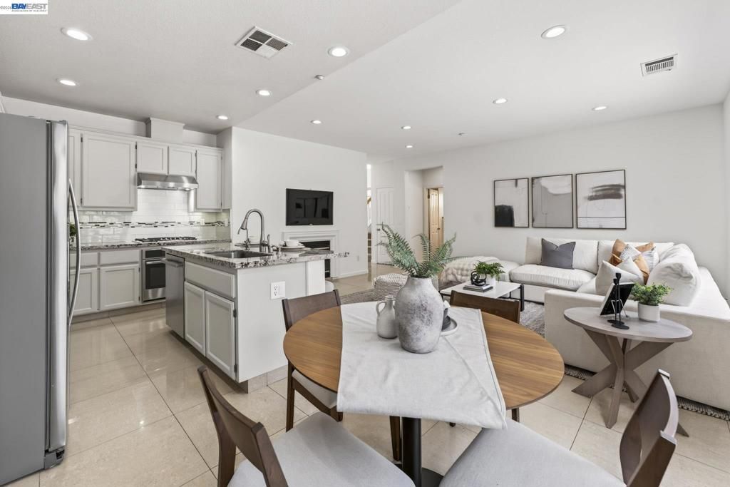 Image 16 of property listing at 34517 Windflower Ln, Union City, CA 94587