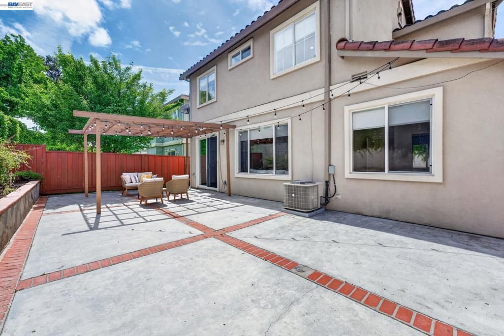 Image 40 of property listing at 34517 Windflower Ln, Union City, CA 94587