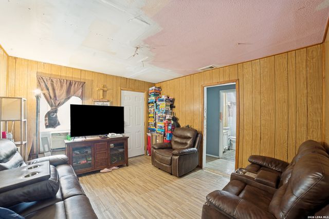 1915 DELFINO ST, San Antonio, TX 78237