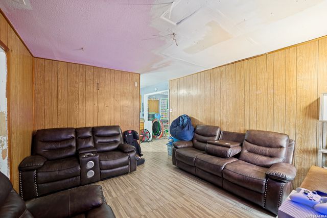 1915 DELFINO ST, San Antonio, TX 78237