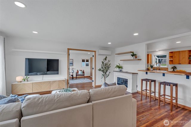 18610 10th Ave NE, Poulsbo, WA 98370