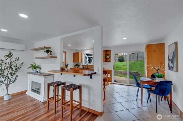 18610 10th Ave NE, Poulsbo, WA 98370
