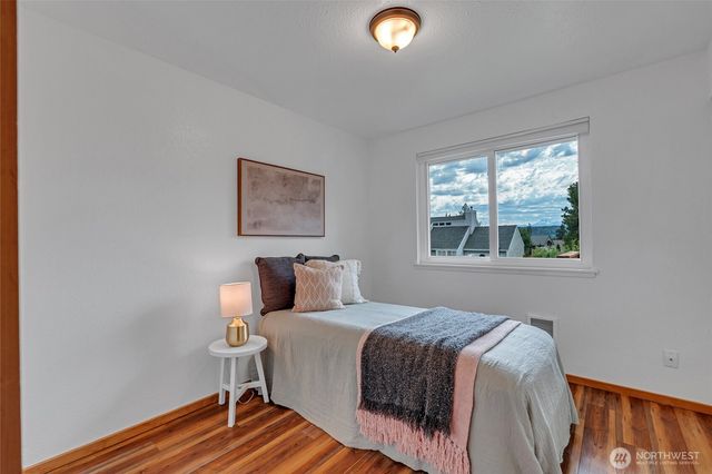 18610 10th Ave NE, Poulsbo, WA 98370