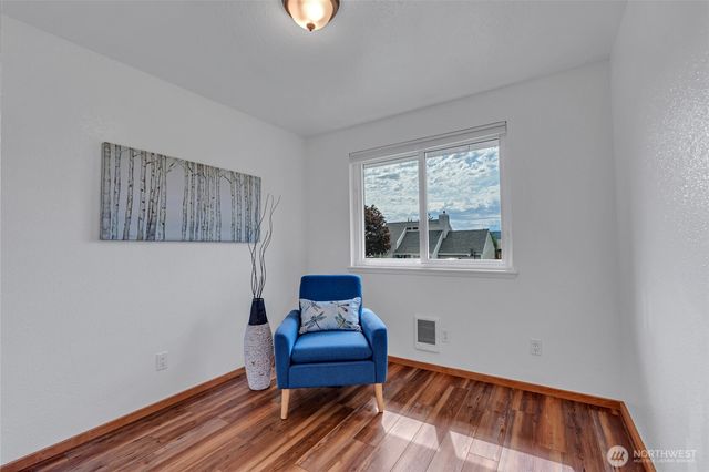 18610 10th Ave NE, Poulsbo, WA 98370