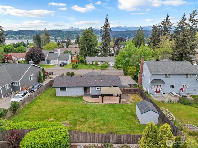 18610 10th Ave NE, Poulsbo, WA 98370