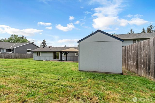 18610 10th Ave NE, Poulsbo, WA 98370