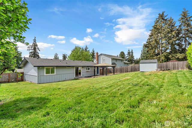 18610 10th Ave NE, Poulsbo, WA 98370