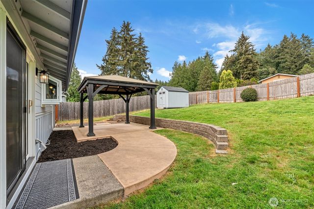 18610 10th Ave NE, Poulsbo, WA 98370