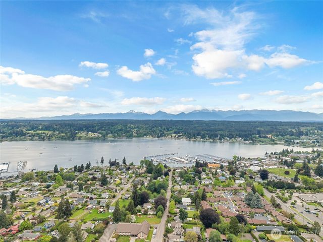 18610 10th Ave NE, Poulsbo, WA 98370