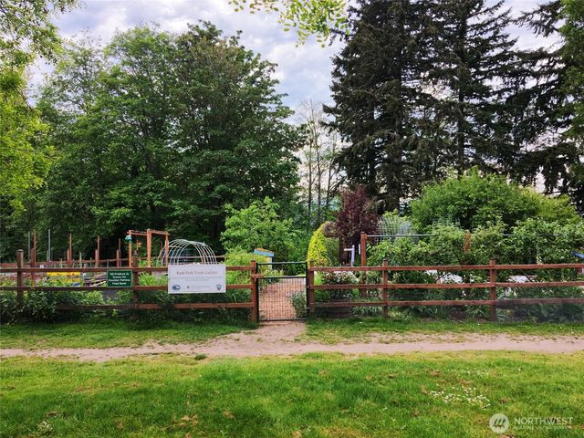 18610 10th Ave NE, Poulsbo, WA 98370