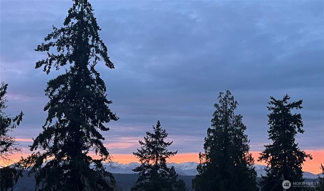 18610 10th Ave NE, Poulsbo, WA 98370