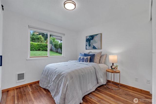 18610 10th Ave NE, Poulsbo, WA 98370