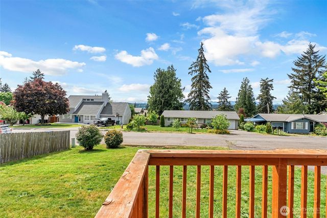 18610 10th Ave NE, Poulsbo, WA 98370