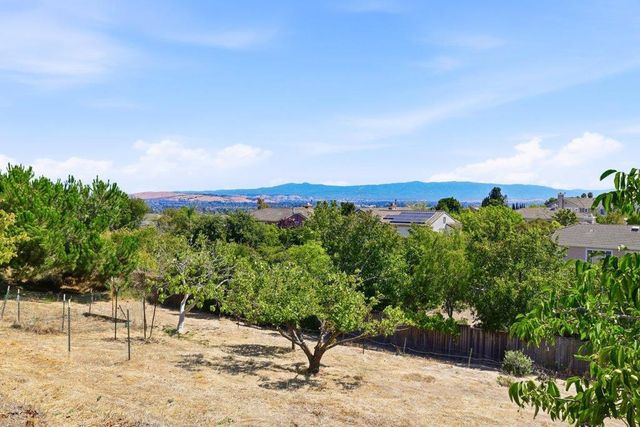 1237 Renraw Drive, San Jose, CA 95127