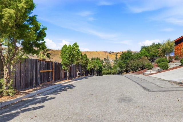1237 Renraw Drive, San Jose, CA 95127