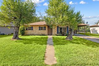 160 Gaeke ST, Giddings, TX 78942